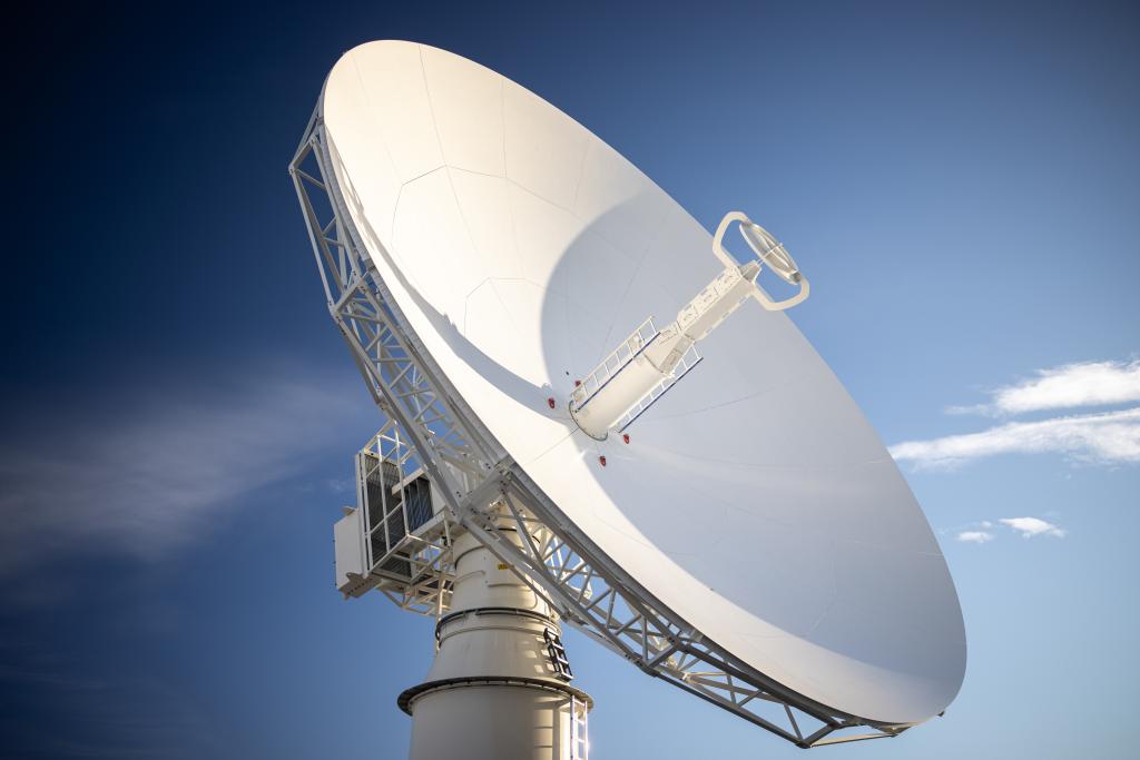 Tracking Space Antennas, Earth Observation, Communication Satellites